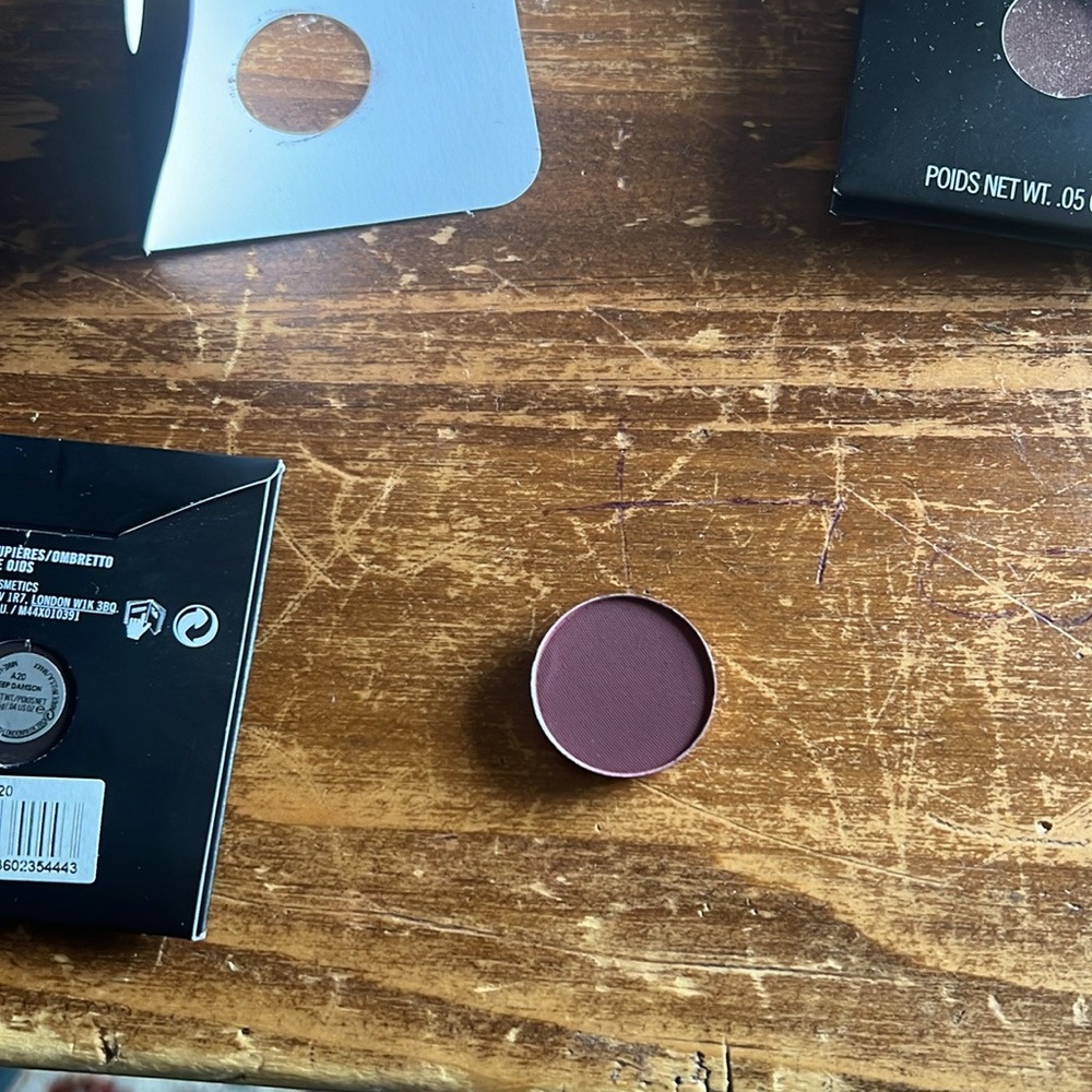 MAC refill eyeshadow. Deep Damson - Picture 4 of 4